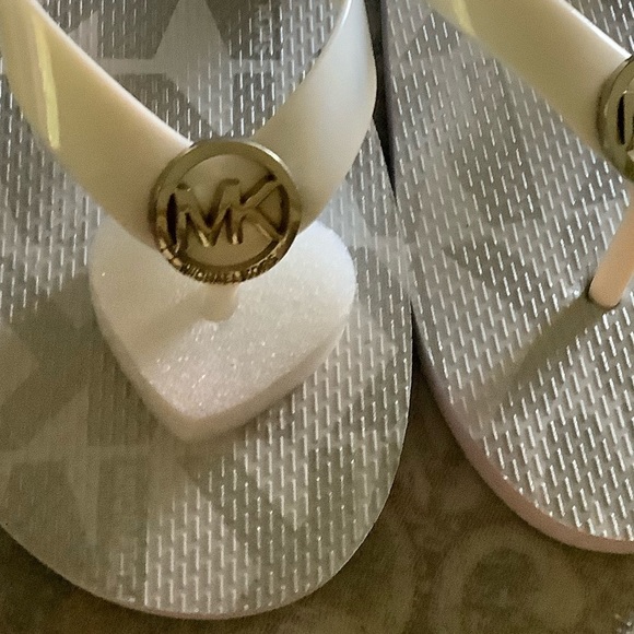 Michael Kors Thong White Flop - Picture 2 of 5